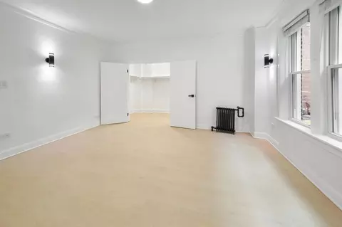 915 W Carmen Ave #310, Chicago, IL 60640