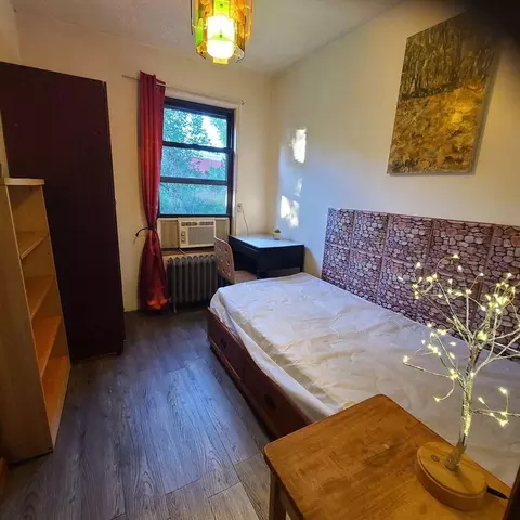 120 India St #122, Brooklyn, NY 11222