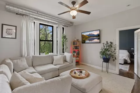 3142 W George #C2, Chicago, IL 60618