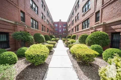 5736 N Winthrop Ave #48-302, Chicago, IL 60660
