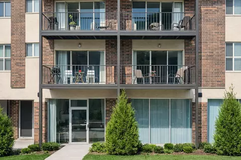 5202 Washington St #301, Downers Grove, IL 60515