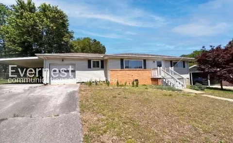 1407 Cloverdale Cir, Hixson, TN 37343