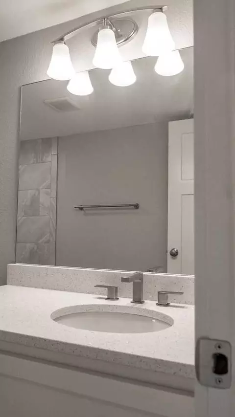 303 W Center Ave #215, Searcy, AR 72143