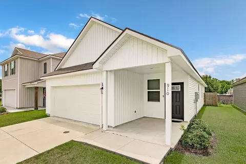 910 Drago Dr, Baton Rouge, LA 70820