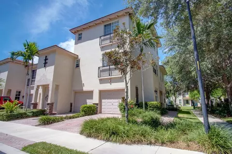1020 E Longport Cir # F2, Delray Beach, FL 33444
