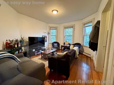 36 Plymouth St #3, Cambridge, MA 02141