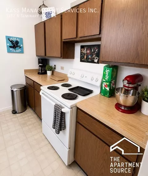 3755 N Seminary Ave #2S, Chicago, IL 60613