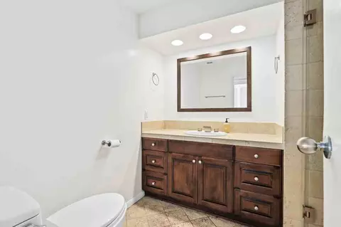 1131 Alta Loma Rd, West Hollywood, CA 90069