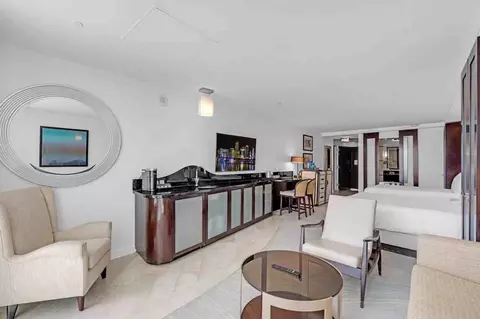 12 Collins Ave #1540558P, Miami Beach, FL 33139