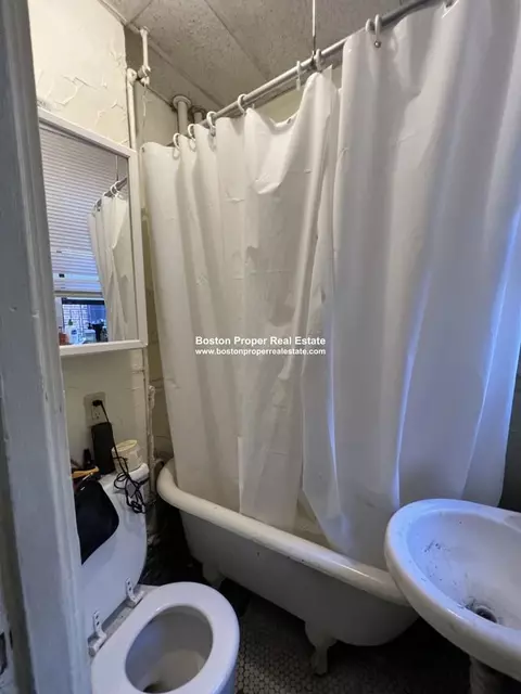 9 Myrtle St #8, Boston, MA 02114