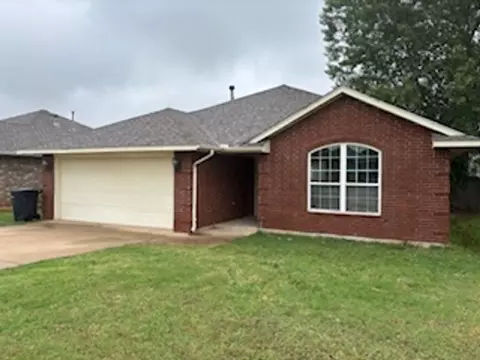4013 Red Apple Ter, Moore, OK 73160
