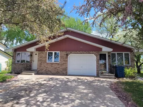 797 Greenway Ave N, Saint Paul, MN 55128