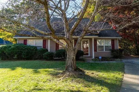3923 Woodberry Lake Dr, Greensboro, NC 27455