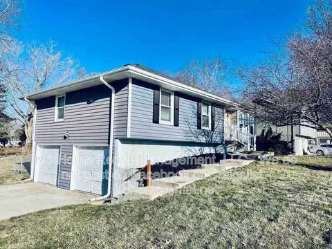 10606 N Oak Trfy, Kansas City, MO 64155