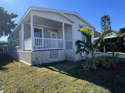 8775 20th St #925, Vero Beach, FL 32966