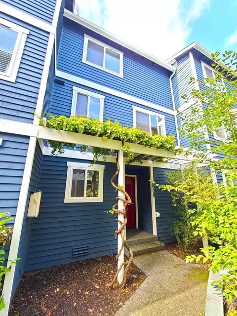 6527 35th Ave NE, Seattle, WA 98115