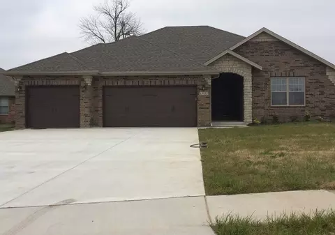 1935 N Pavilion Pl, Strafford, MO 65757
