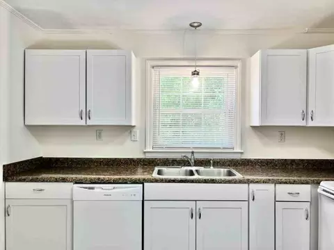 655 Reeves Ct, Charlotte, NC 28208