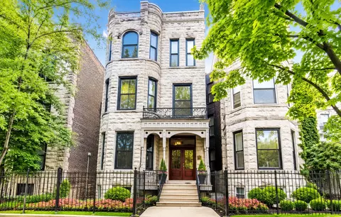 933 W Newport Ave #3, Chicago, IL 60657