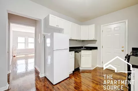 5742 N Winthrop Ave #308, Chicago, IL 60660