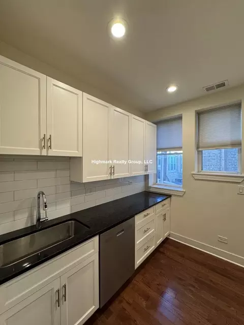 1153 W Lunt Ave #M1, Chicago, IL 60626
