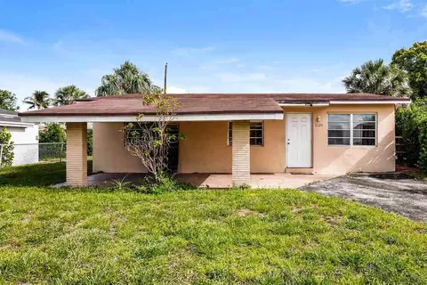 3120 NW 5th Ct, Lauderhill, FL 33311