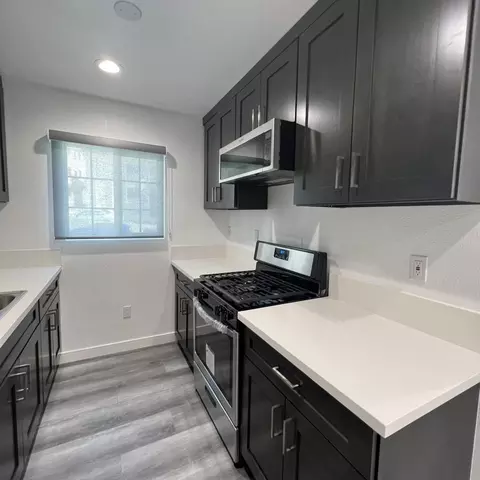900 W College St #4, Los Angeles, CA 90012