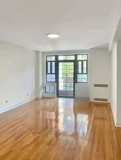150 Greenway Ter, Forest Hills, NY 11375