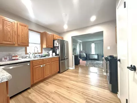 818 S 110th St, West Allis, WI 53214