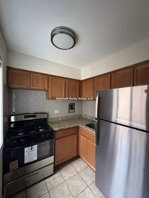 5847 N Winthrop Ave #405, Chicago, IL 60660