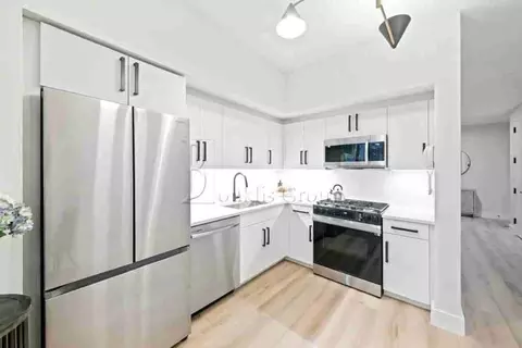 95 Wall St #2112, New York, NY 10005