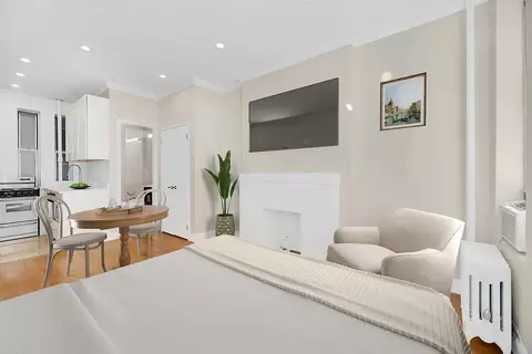220 Sullivan St #4F, New York, NY 10012
