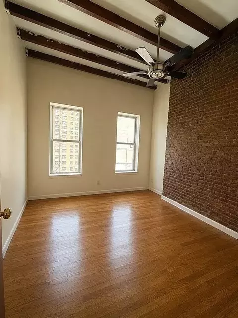 305 E 105th St #5D, New York, NY 10029