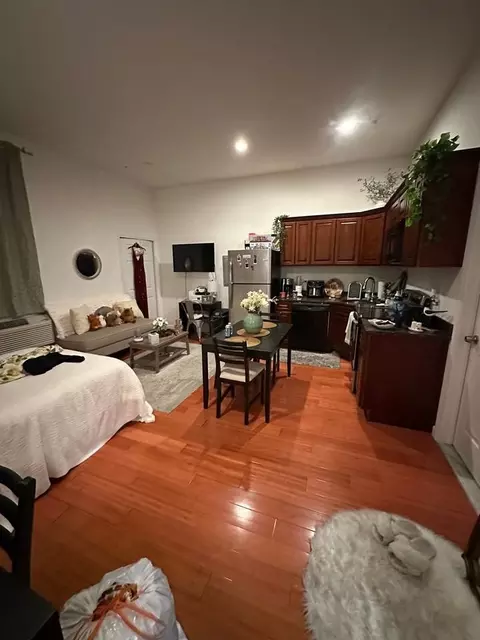 1204 Chestnut St, Philadelphia, PA 19107