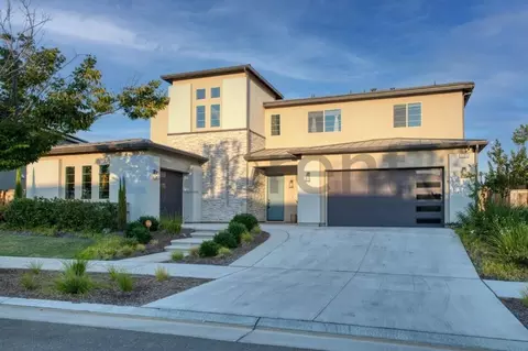 4721 Overstone Ave, Madera, CA 93636