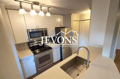 11809 100th Ave NE, Kirkland, WA 98034