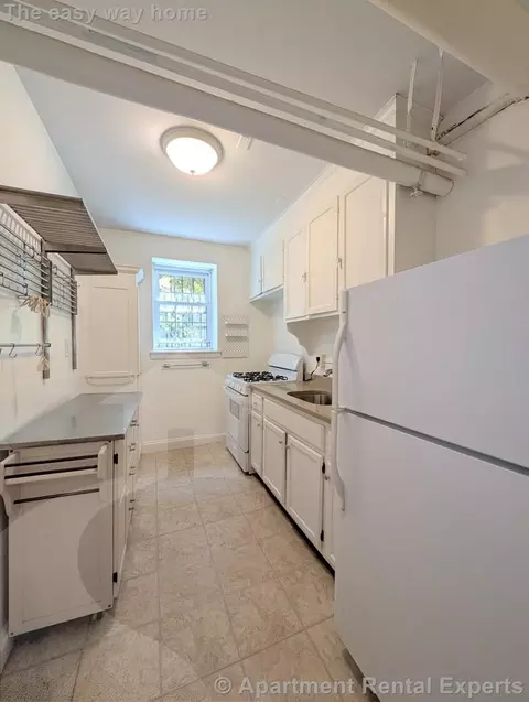 16 Ware St #B, Cambridge, MA 02138