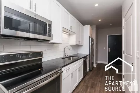 3833 N Broadway St #602, Chicago, IL 60613