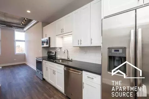 3833 N Broadway St #402, Chicago, IL 60613