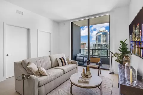 485 NE 2nd Ave #1540426P, Miami, FL 33132