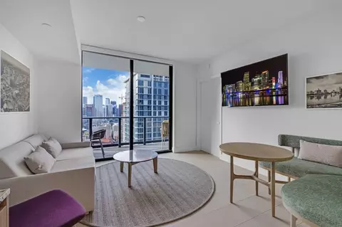 125 NE 6th St #1540475P, Miami, FL 33132