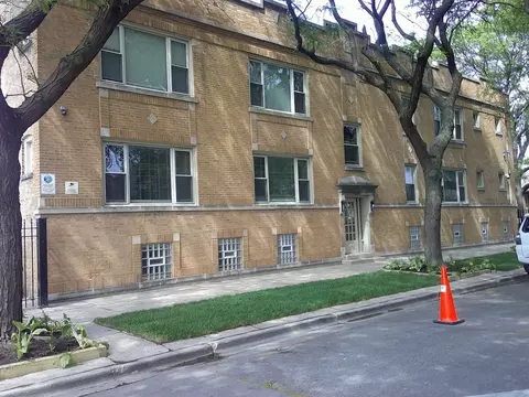 4738 W George St #1W, Chicago, IL 60641