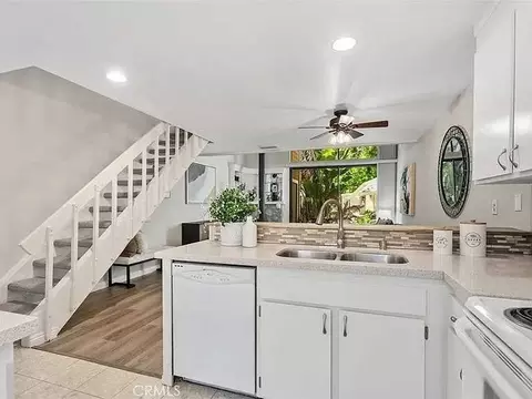 204 Pineview #11, Irvine, CA 92620