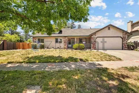 1425 Country Manor Dr, Santa Rosa, CA 95401