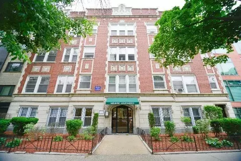 511 W Melrose St #301, Chicago, IL 60657