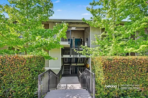 3224 80th Ave SE #1, Mercer Island, WA 98040