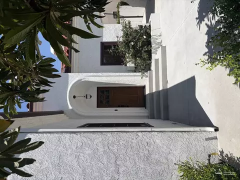 8607 Clifton Way, Beverly Hills, CA 90211