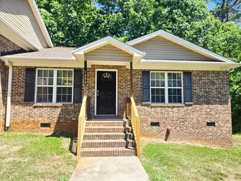 1352 Snow Ct, Burlington, NC 27215