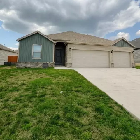 1361 S Lorraine Ave, Republic, MO 65738