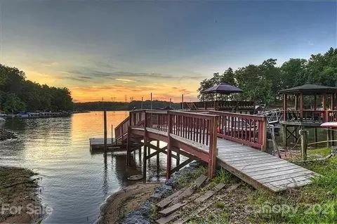 2427 Mt Isle Harbor Dr #NA, Charlotte, NC 28214